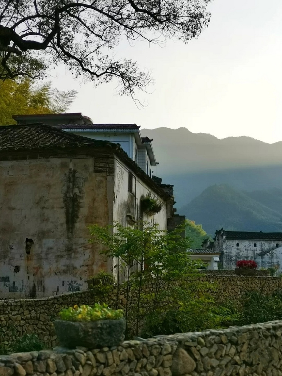 一去二三里,烟村四五家  墙瓦六七间,八九十枝花