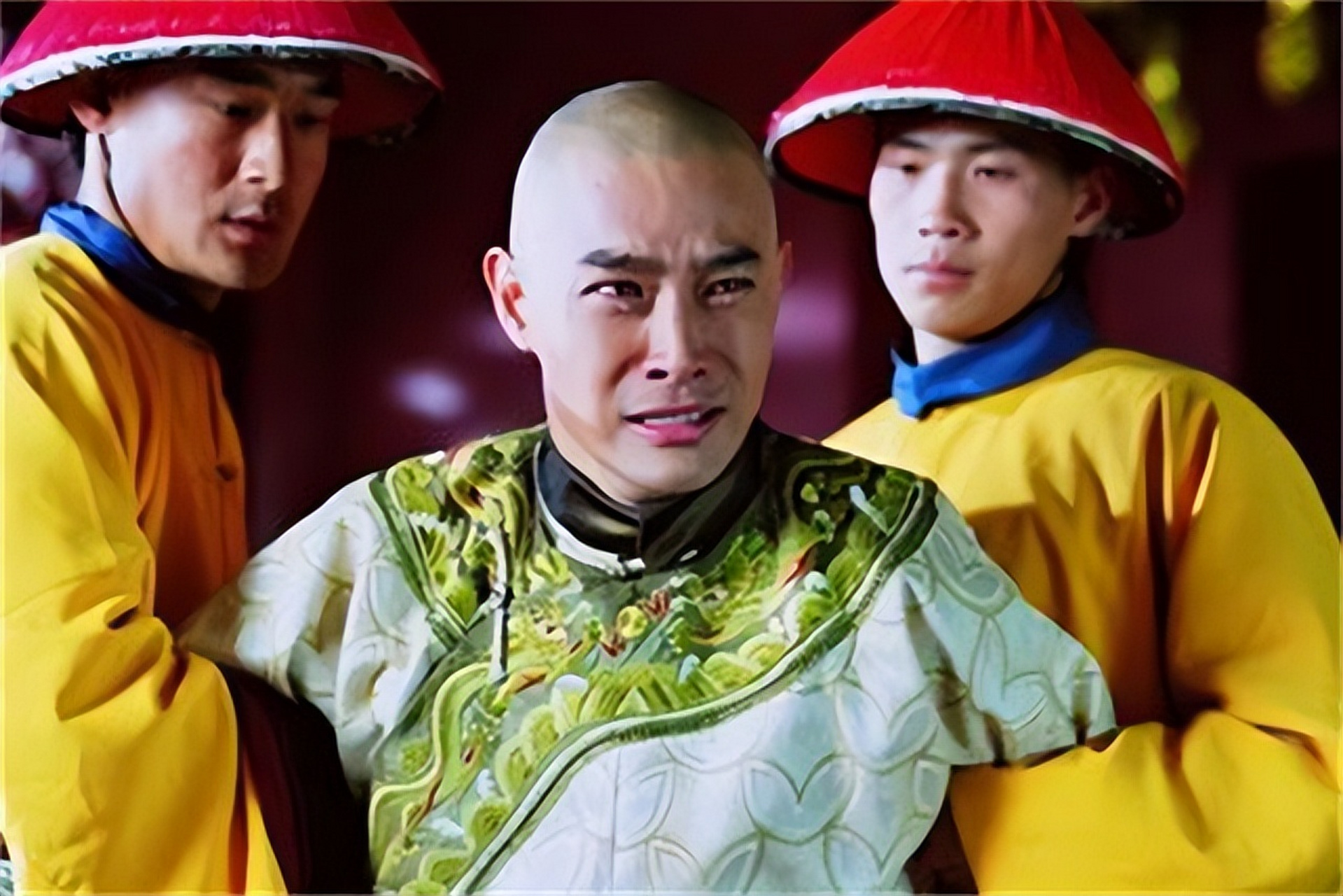 一日,嘉庆皇帝刚宠幸完东宫的妃子,意犹未尽,又想去宠幸西宫的妃子.