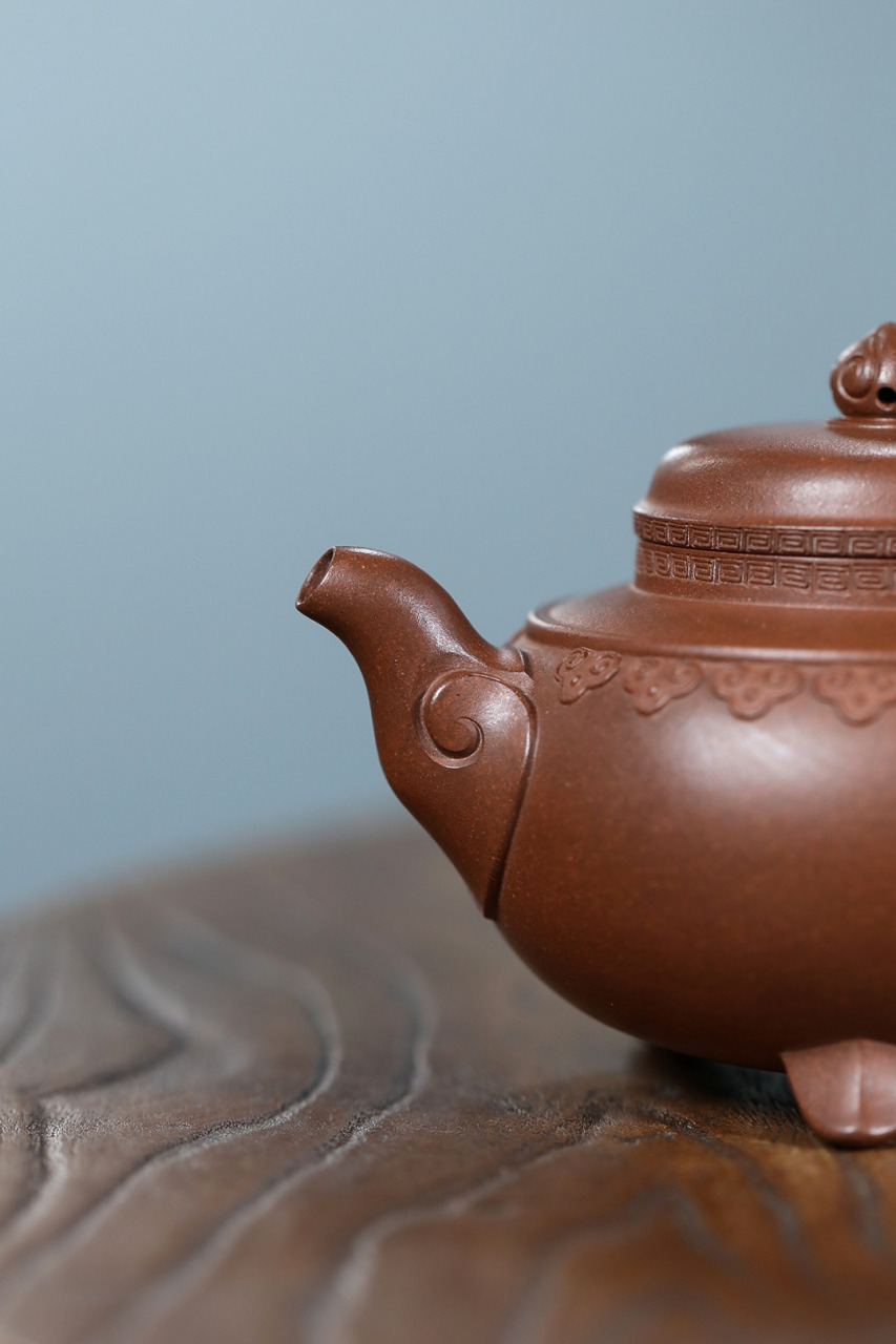 云肩如意紫砂壶_彭冬梅紫砂壶_九章紫砂壶 【作者简介】范程丽(研高省