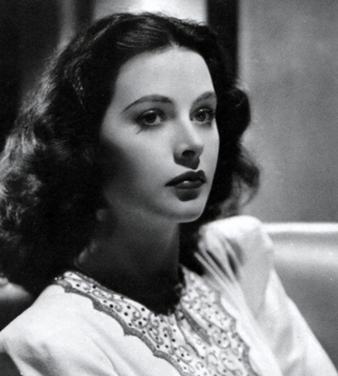 有个漂亮的犹太美女,花光了丈夫的积蓄,买了8000盏油灯,然后再以10元