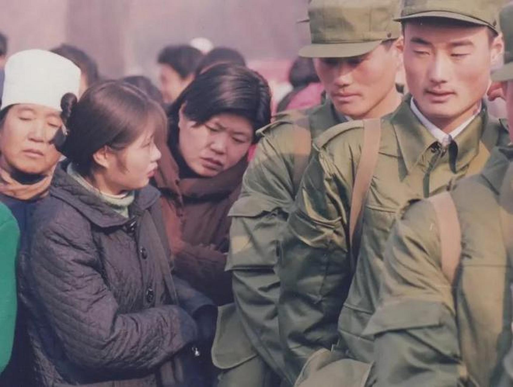 他们一直相互扶持着走过了高中,但是毕业后女孩考上了山东省临沂师范