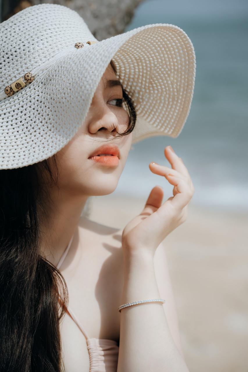 ローズ①名词:粉红色 肌(はだ)①名词:皮肤 試す(ためす)②他五:尝试