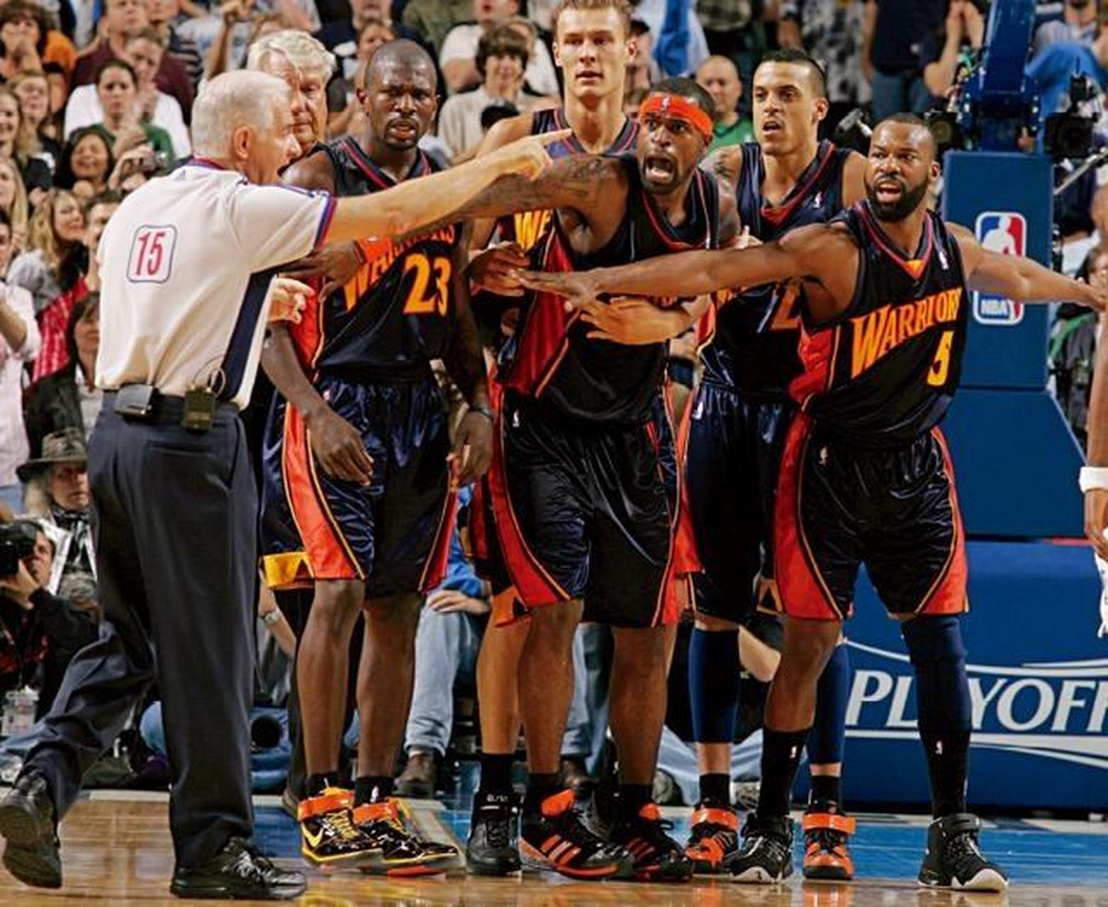 【因为疫情被搁置 黑八勇士纪录片正在制作】近日,巴恩斯在一档节目中