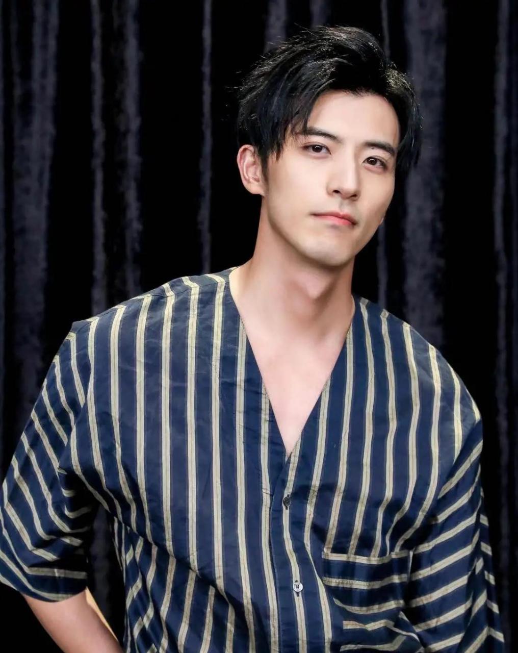 没想到徐开骋还没红成一线,直接糊成一线了啊.