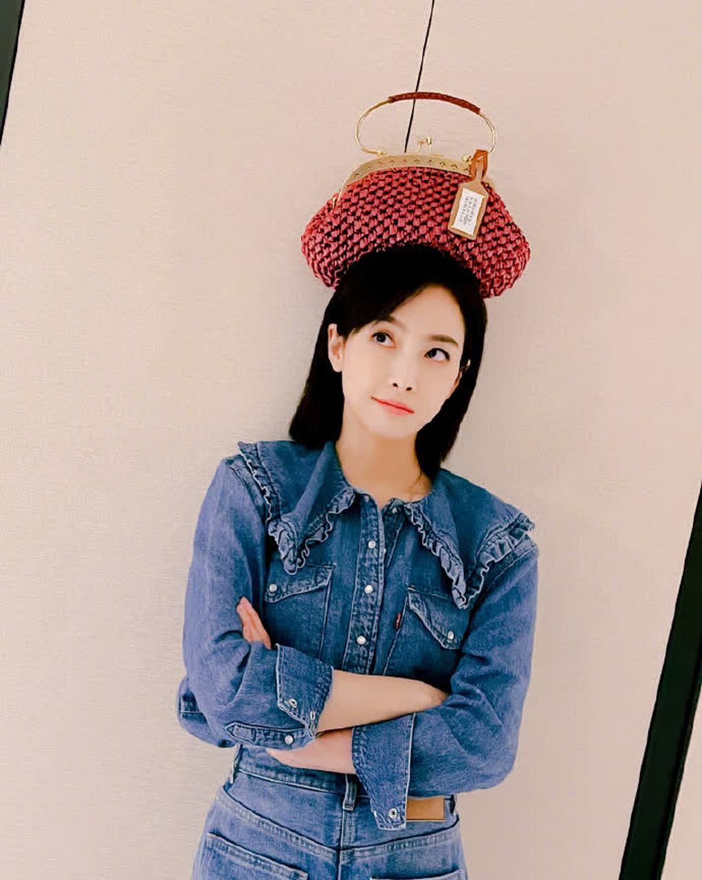 宋茜最近有一组私服,是酷女孩穿搭的模板?