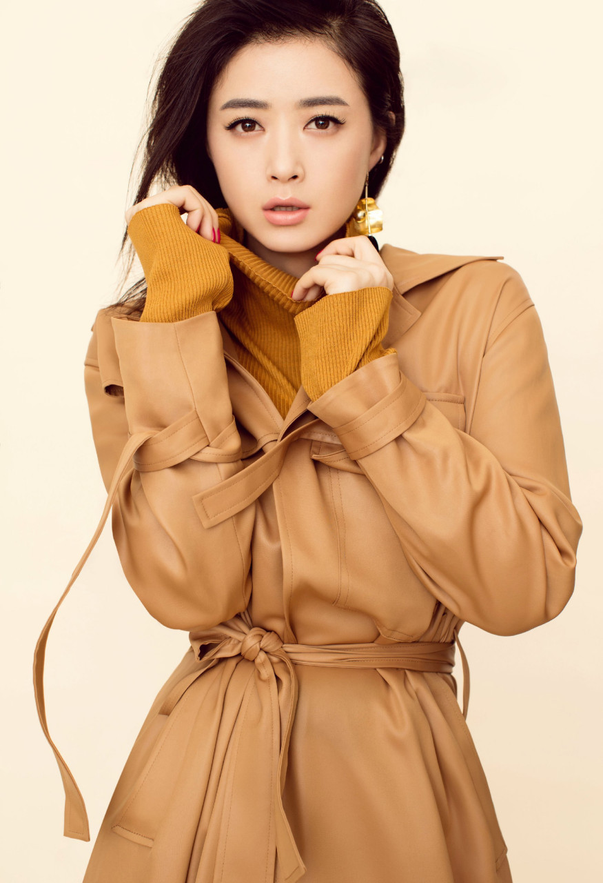 蒋欣是一位来自新疆乌鲁木齐的女演员,毕业于河南艺术职业学院.