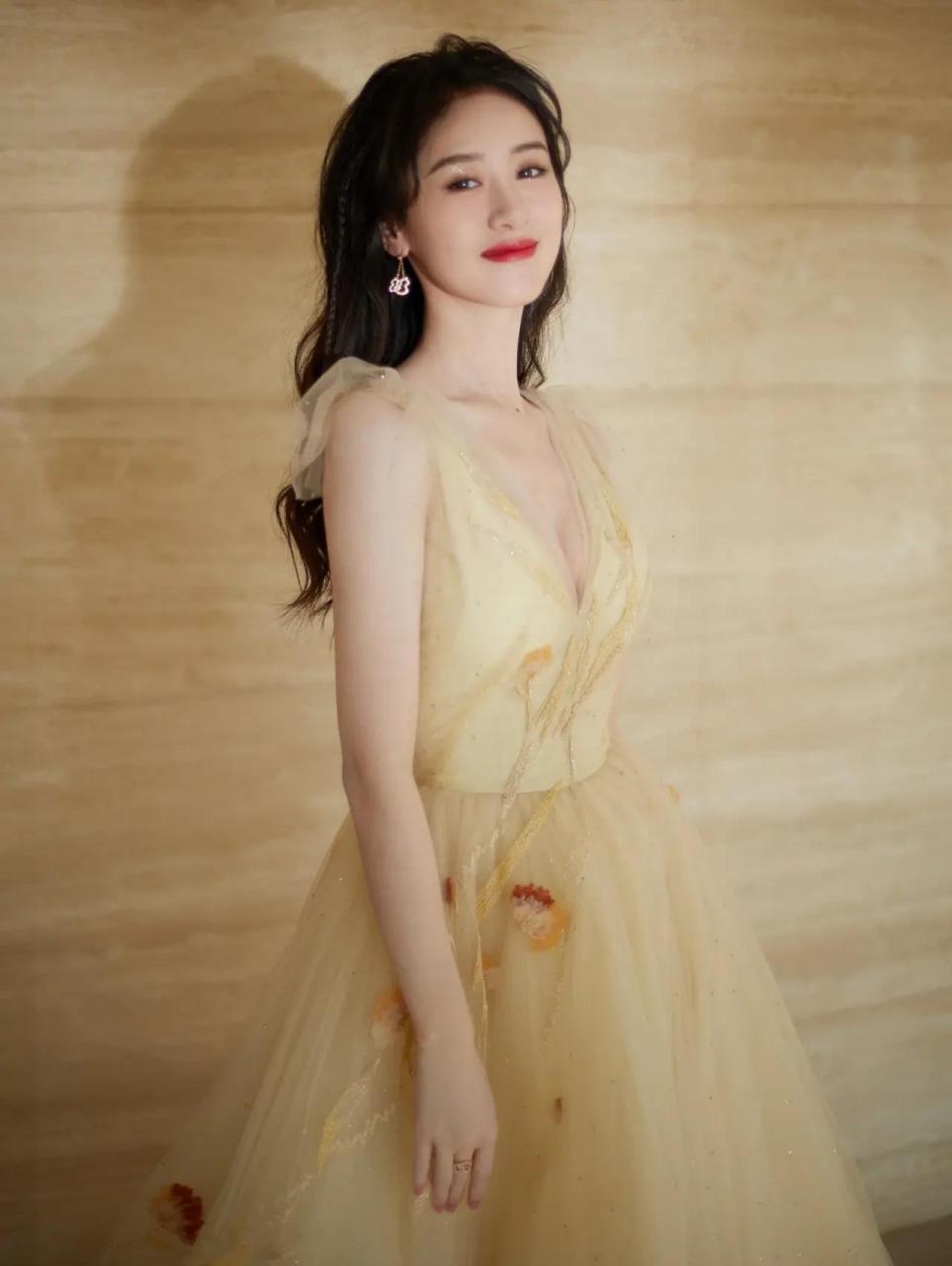 gif创作人# 袁冰妍昨晚参加抖音星动之夜!