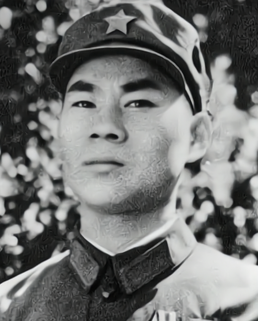 1979年,我军战士肖家喜身负重伤,爬行了8天8夜才回到驻地.