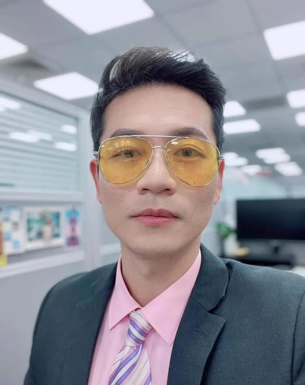 中天新闻台林嘉源主播最近动态 去菲律宾旅游,给周玉琴主播代班,准备