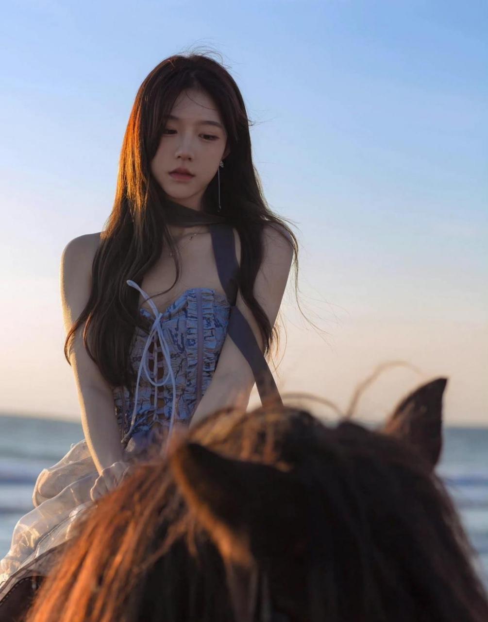 小姐姐,骑马写真照