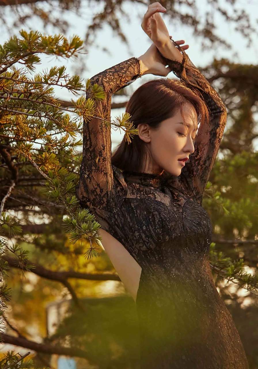 大美女张雯,性感迷人,身材苗条,肤白貌美大长腿