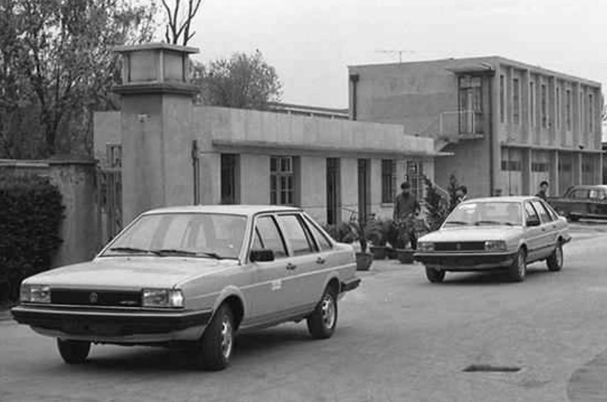 1980年,广州军区司令正式离休,住进了中山陵8号.