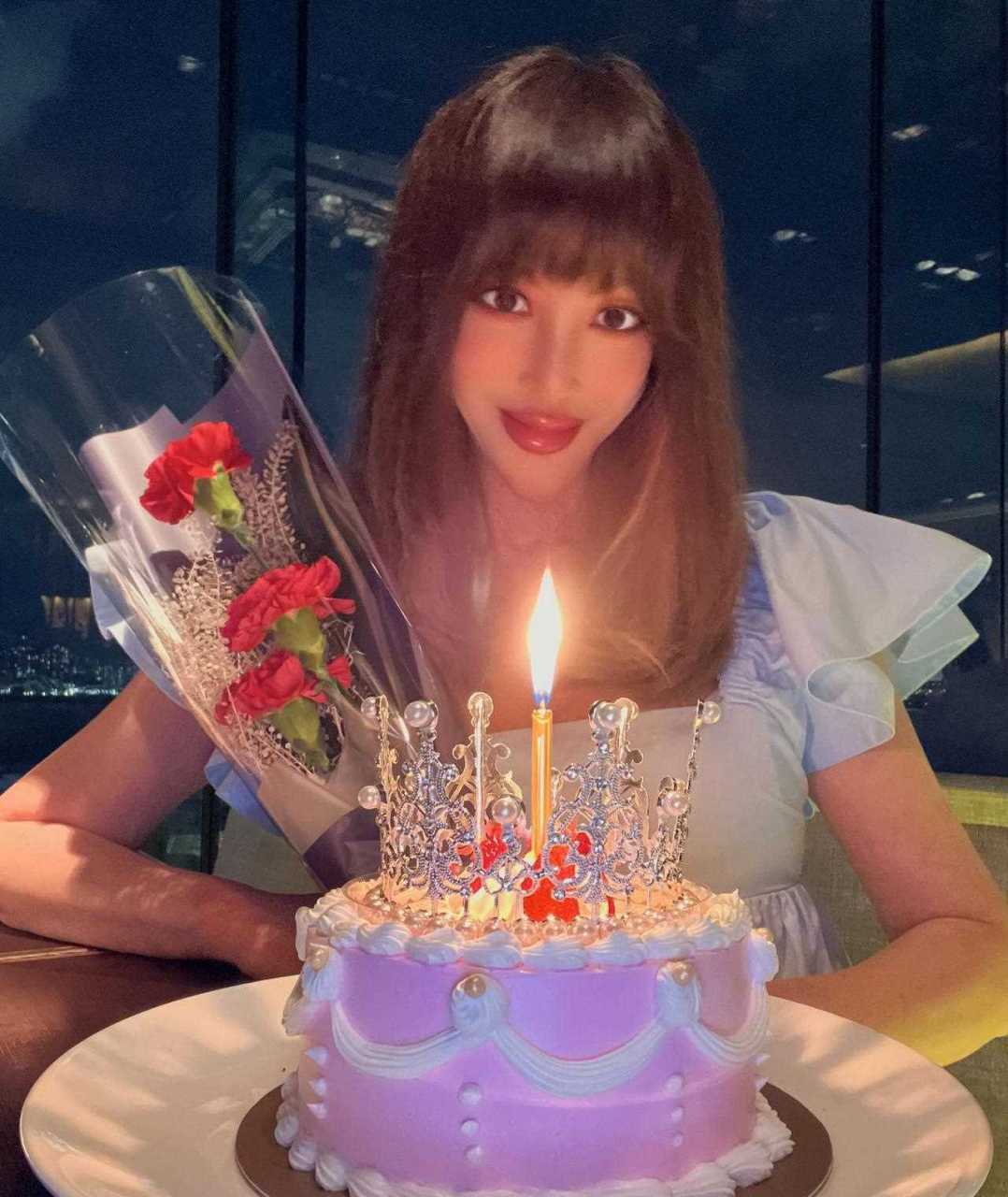 香港名媛薛芷伦的生活照,她曾经在张国荣主演电影《倩女幽魂》中饰演