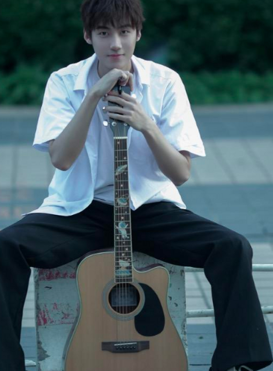 3月4日,娱乐圈传来噩耗,从北电毕业仅两年的演员刘峰于2023年2月27日