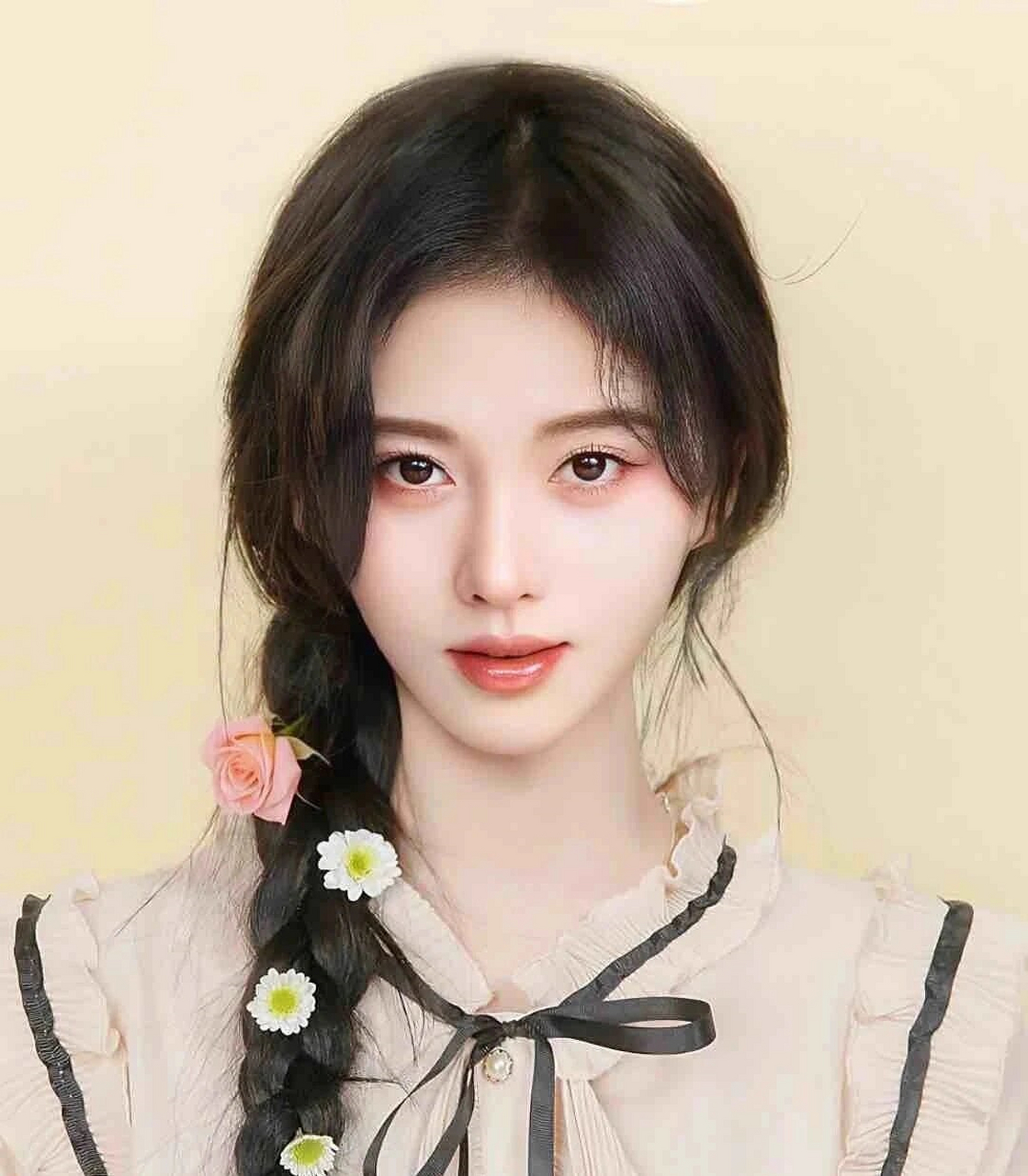 盘点鞠婧祎的神仙照片  鞠婧祎,一位备受瞩目的女艺人,以其甜美的外貌