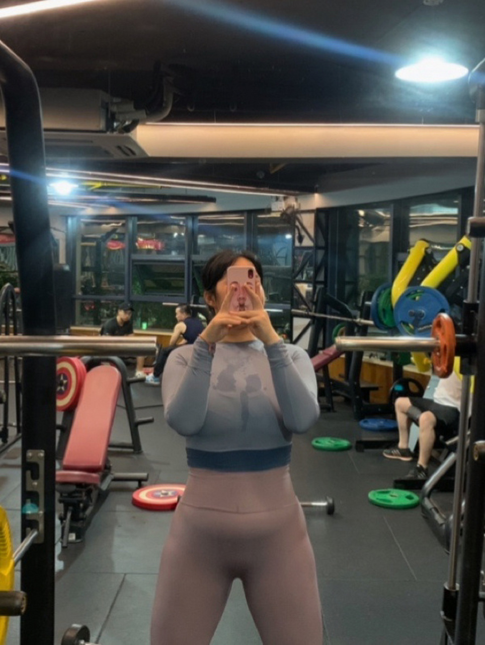 全世界的天气预报千篇一律 全世界的天气预报千篇一律,养眼的女主持却