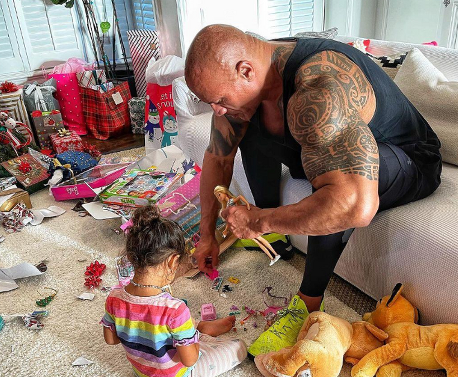 巨石强森和前妻丹妮贾西亚(dany garcia)生下女儿西蒙尼·亚历山德拉