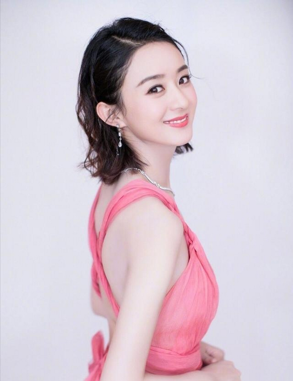 都说10年磨一剑,赵丽颖用七年的时间演绎了传奇,也成就了自己.