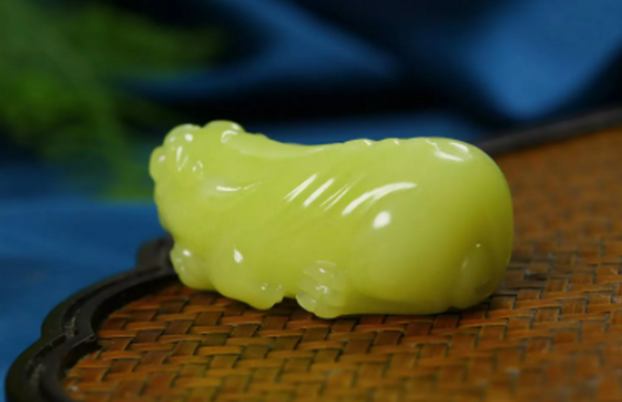 点击头像看直播##和田玉# 〔招财貔貅61黄口料〕玉质细腻,温润馨香