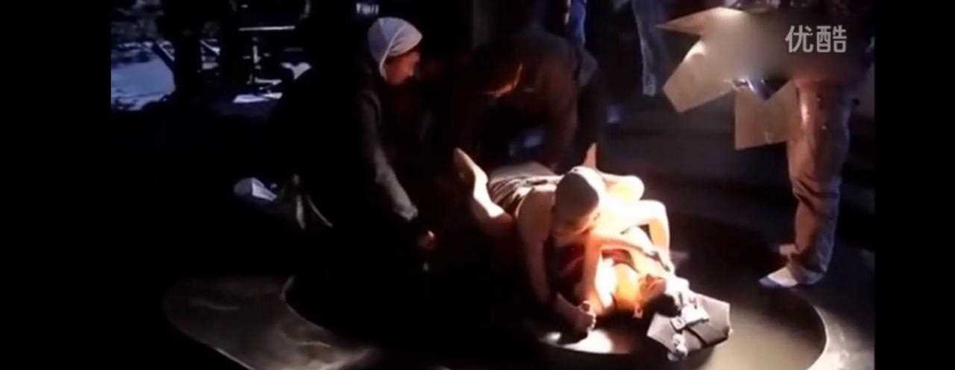 一段朱梓骁和赵丽颖拍摄《宫锁沉香》时的花絮曝光,两人拍摄的是一场