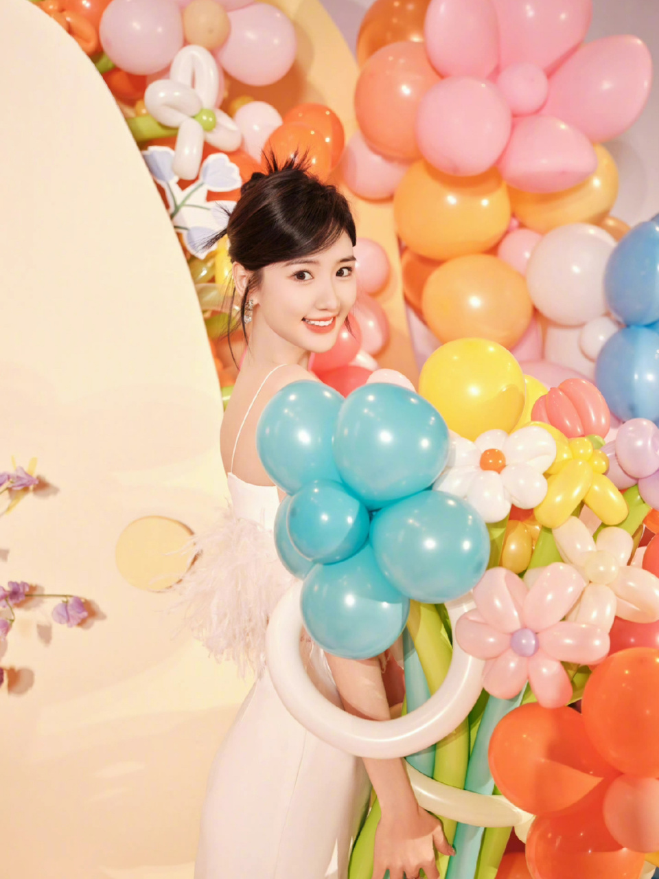 毛晓彤35岁生日穿搭|是快乐的天使