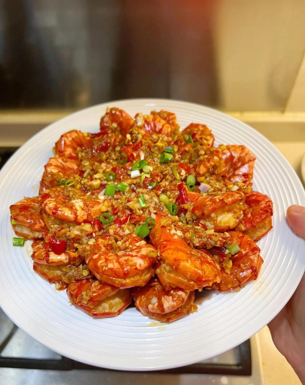 香辣蒜蓉油焖大虾,真的好吃到汤