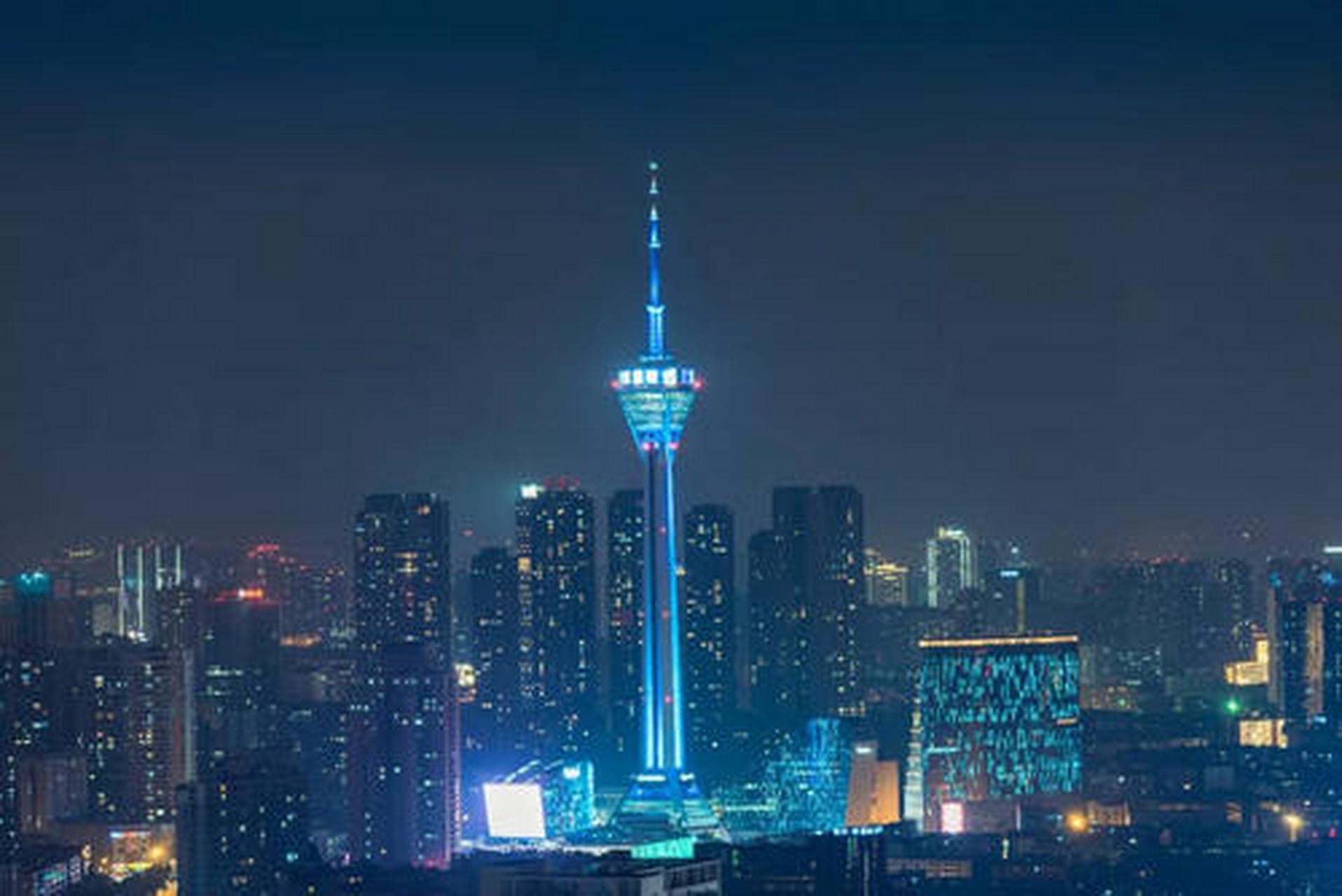 成都的老牌地标 —— 天府熊猫塔,因其高度339米,因而成都人更习惯称