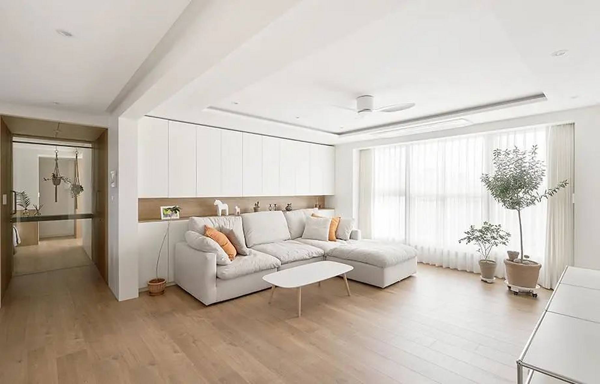 112㎡一室一厅,是我见过最干净的家,沙发背靠储物柜,收纳翻倍.