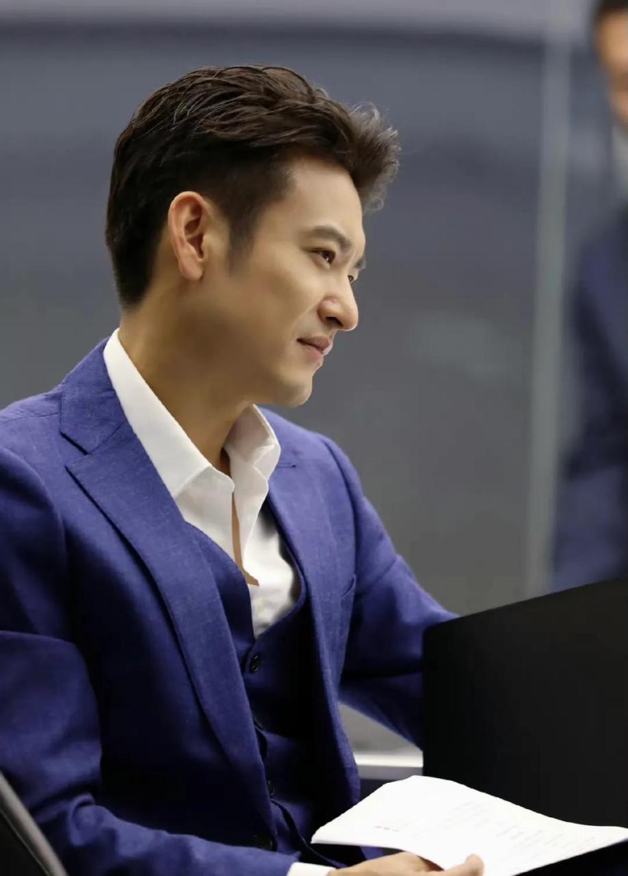 gif创作人# 袁文康 在《妻子的选择》中哄妻,精明带怂 在《加油,妈妈