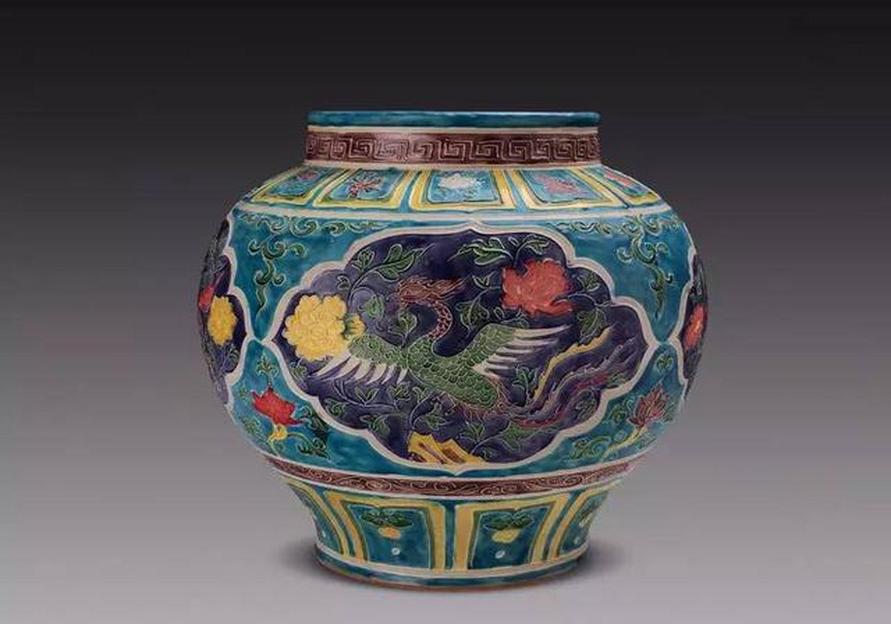 法华彩的装饰方法吸收了山西壁画所采用的勒粉彩绘.