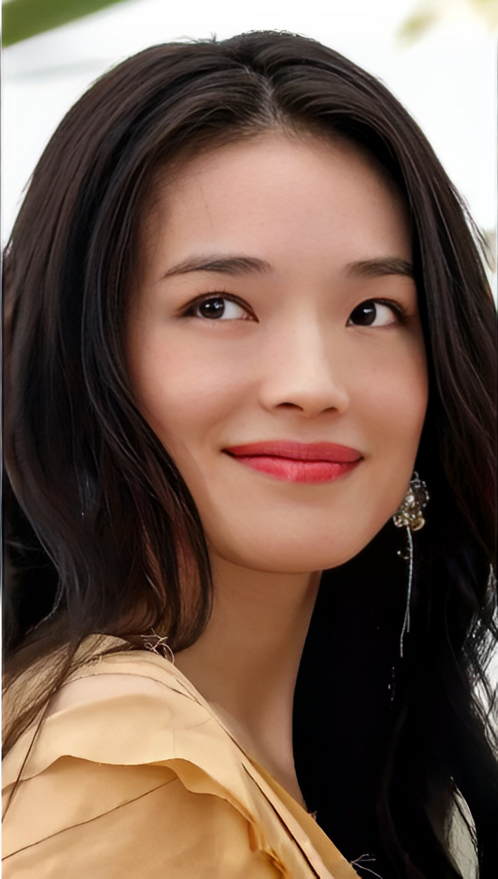 舒淇在高中时曾兼职做模特,1996年被王晶看中,在登上《时代》杂志