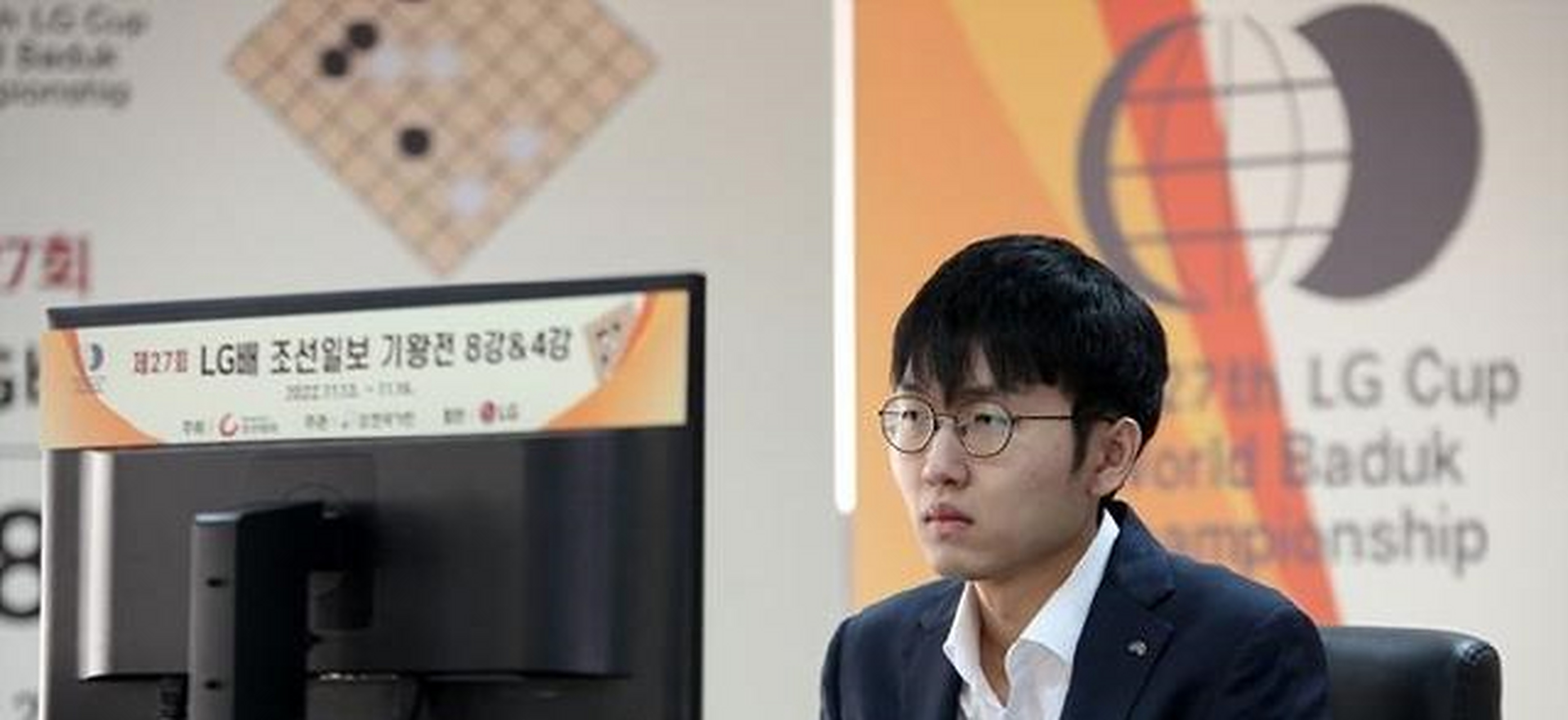 因为lg杯世界棋王战中,中国98年大将杨鼎新九段力压韩第一人申真谞