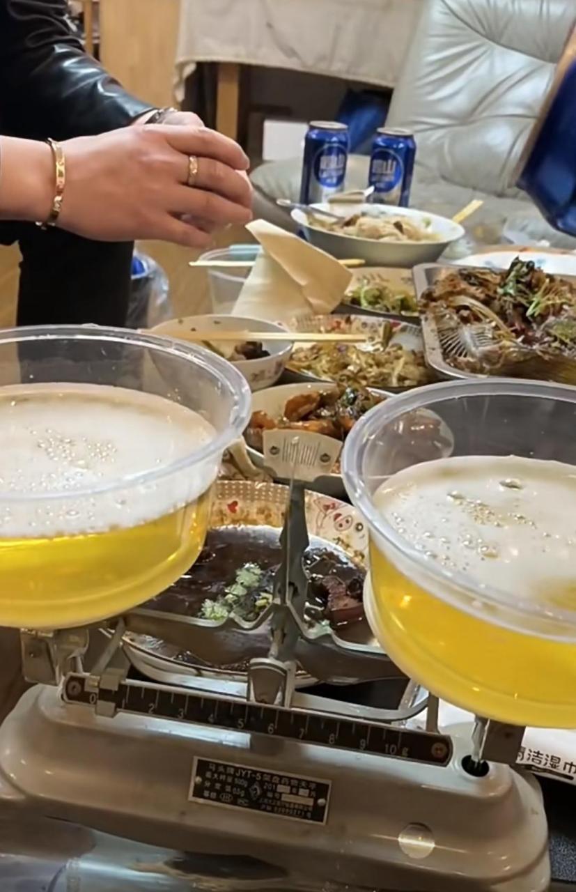 兄弟喝酒就是要公平公正,再没有比这个更公平的了吧