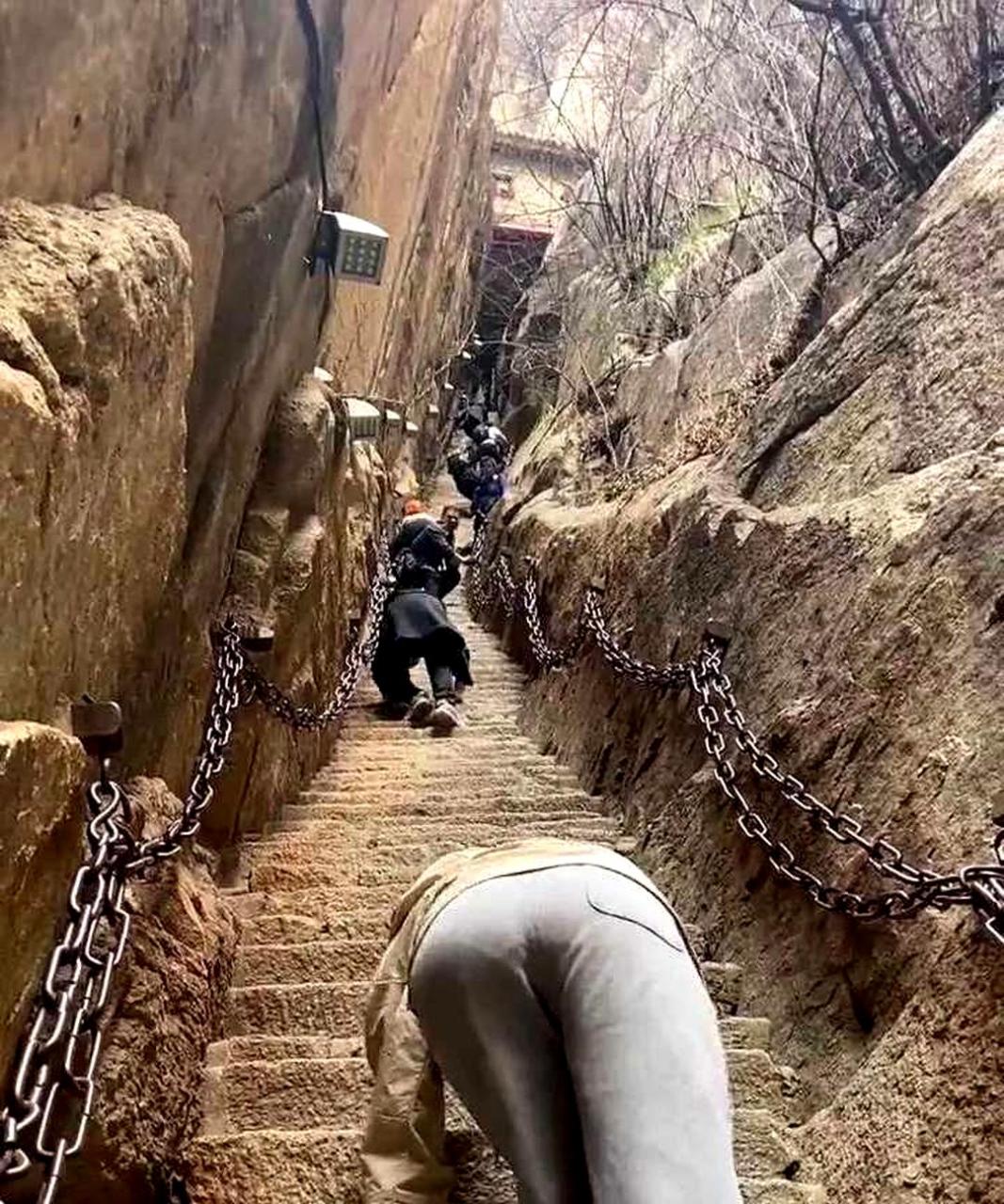 正确的爬泰山姿势是什么?