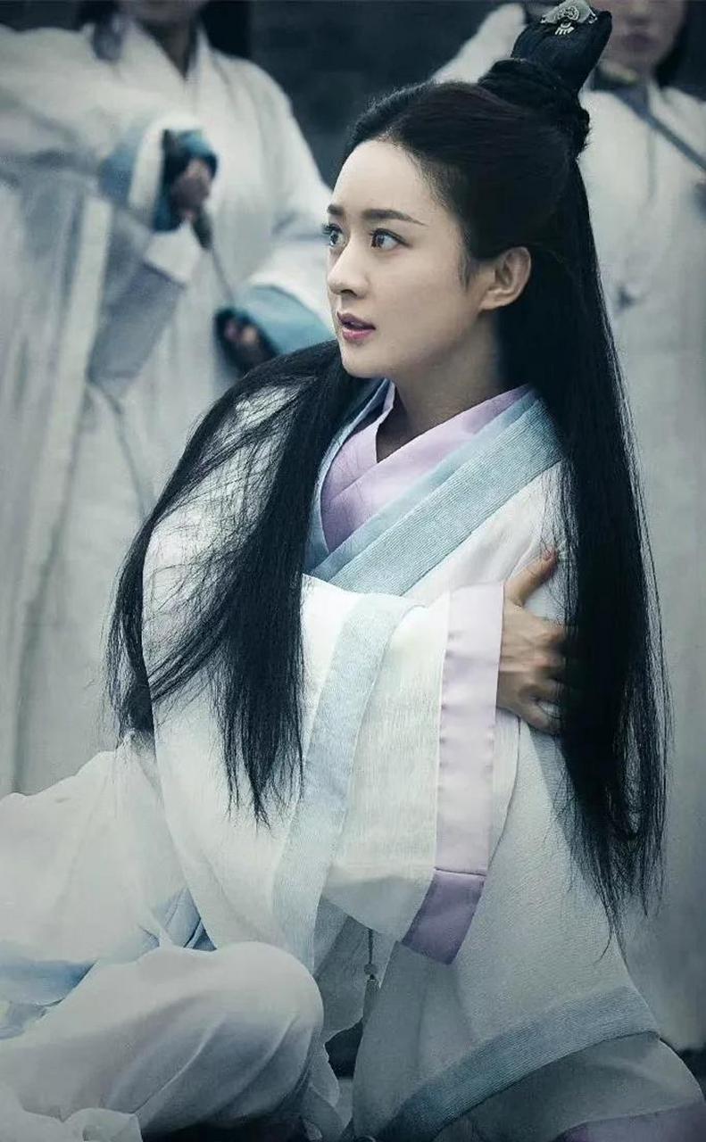 这是一组赵丽颖微电影《忘忧镇》剧照,感觉赵丽颖每一次的古装造型都