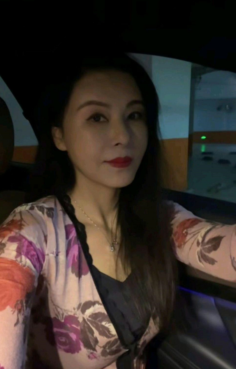 徐娘半老,风韵犹存