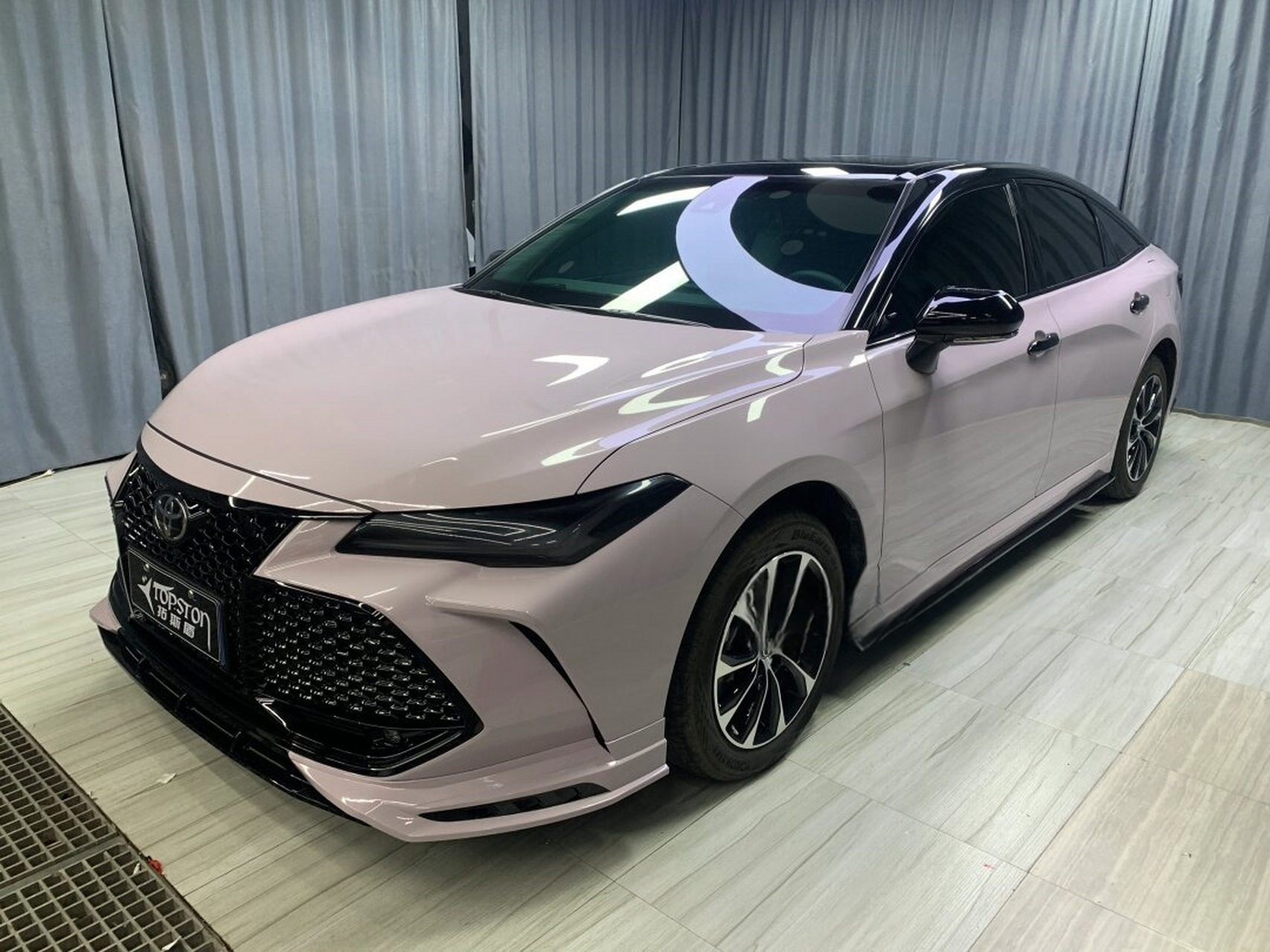 亚洲龙改色迷雾灰紫,高级的莫兰迪色系  为这台丰田-亚洲龙改色