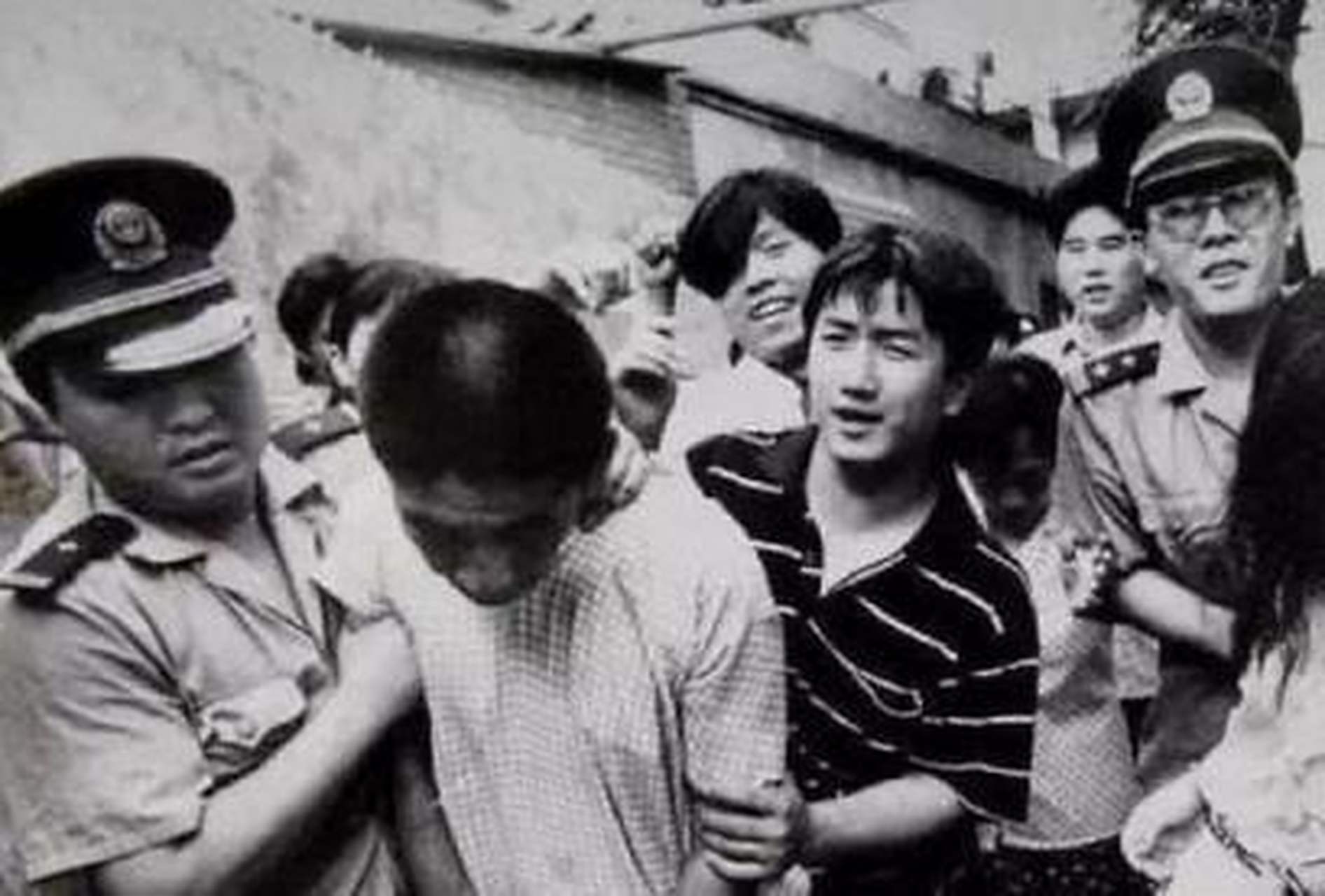 1983年,杨得志的女儿杨秋华夫妻二人到河南旅游.