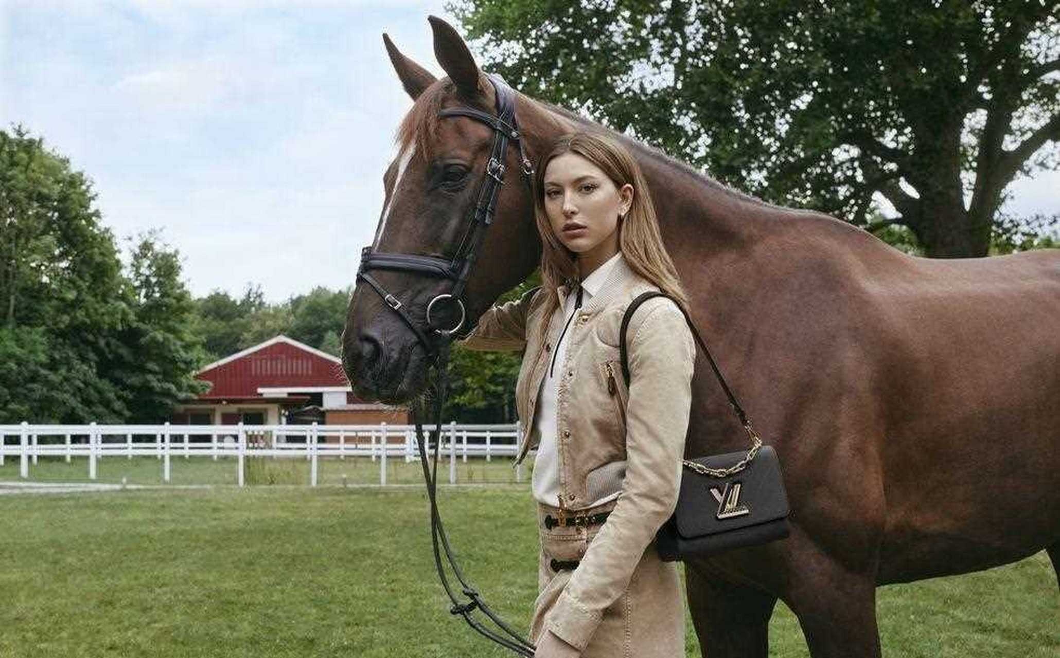 女儿伊芙·乔布斯给拍广告.