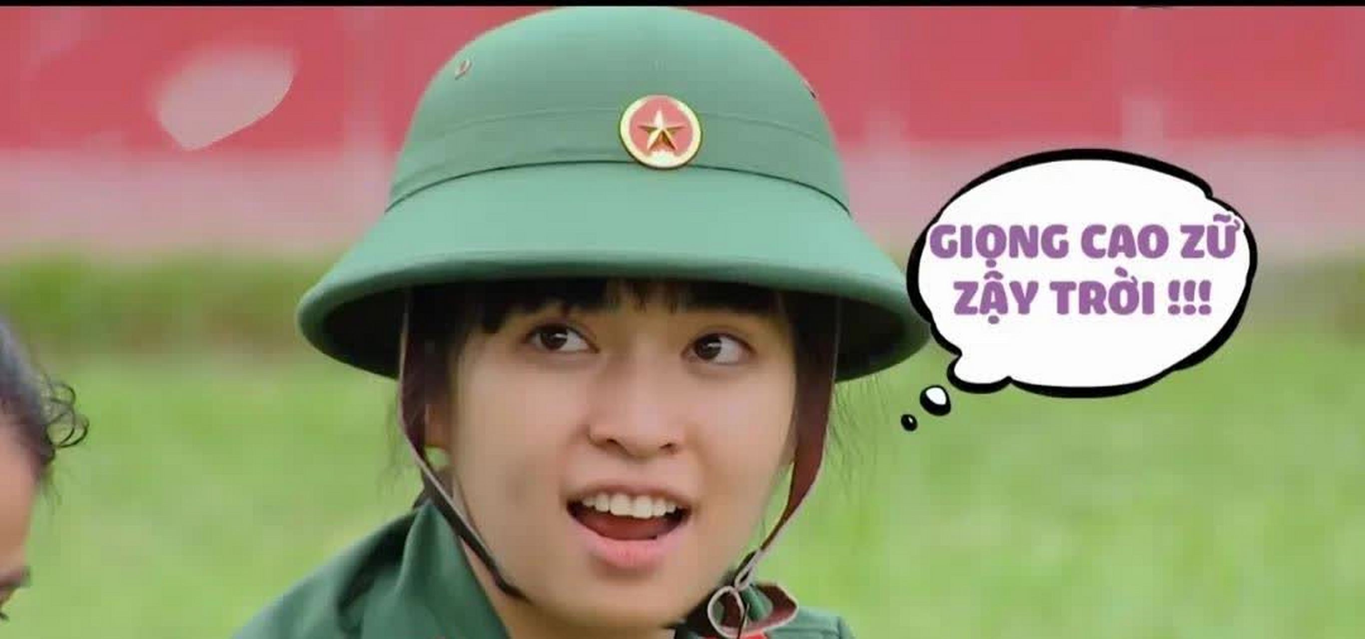 戴绿帽子,扎着辫子的越南女特工. 图1是一名越南女兵.