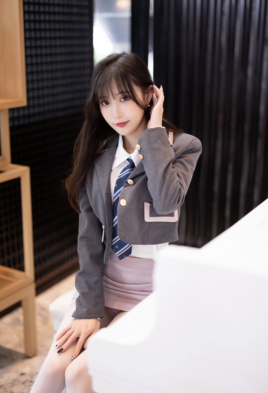 性感粉色情趣护士服搭配性感诱人白色丝袜,灵动迷离的丝足美不胜收,曼