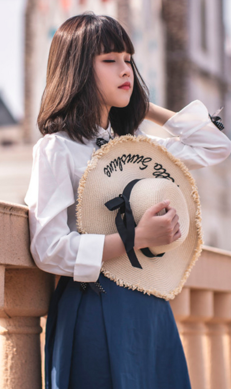 清纯白衬衫蝴蝶结蓝裙美少女.清爽搭配