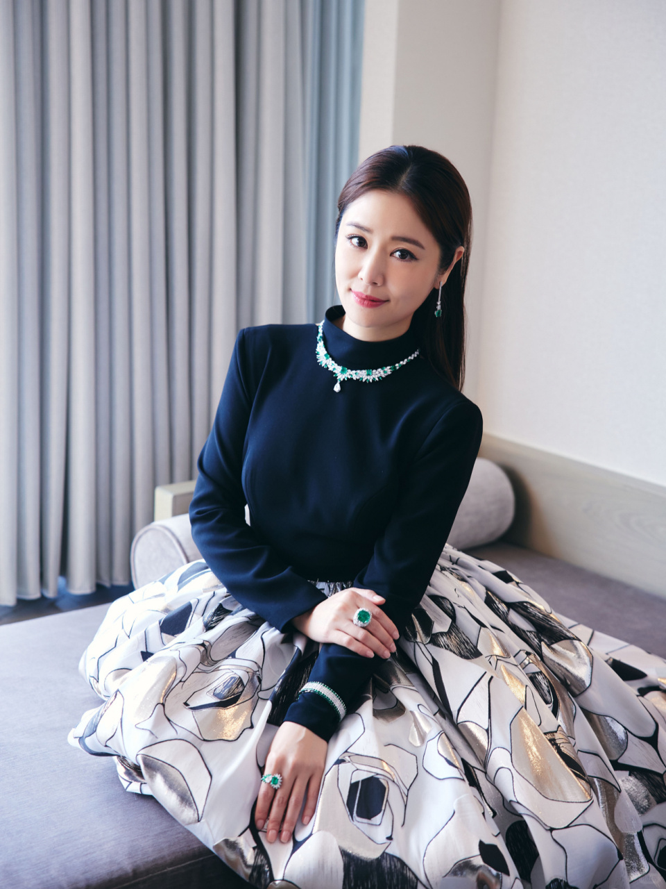 林心如真美啊  裙摆翩翩,复古优雅.