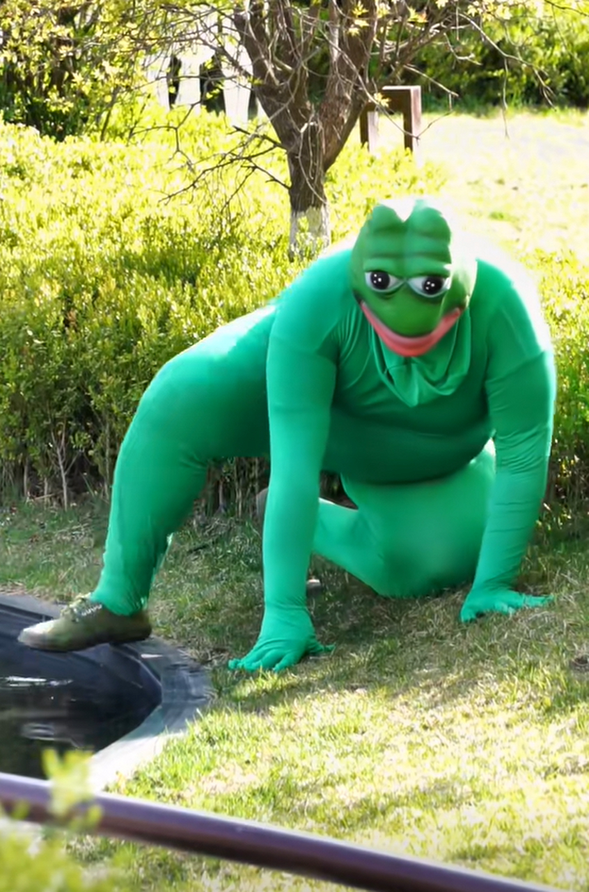 这是绿巨人还是变异的青蛙超人