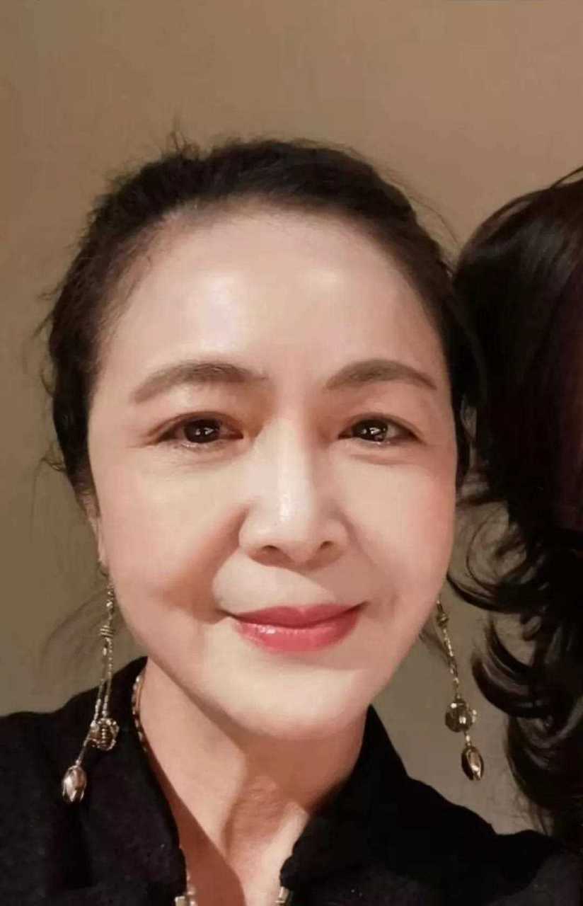 87版红楼梦四之迎(前半部分)是金莉莉扮演的,今年