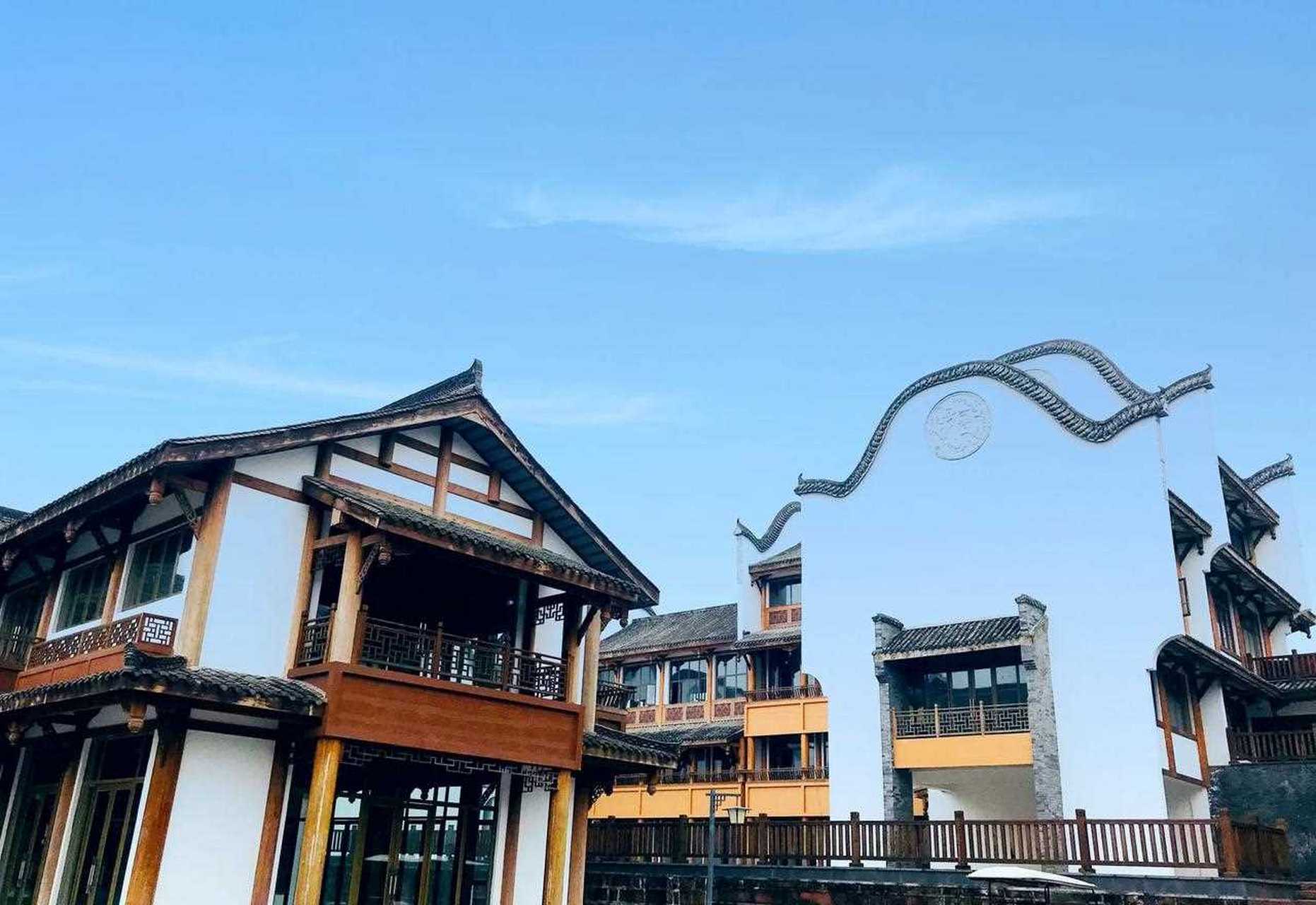 长岛天堂洲际酒店,黑龙滩长岛英迪格酒店举行了"爱心义卖·点灯仪式"