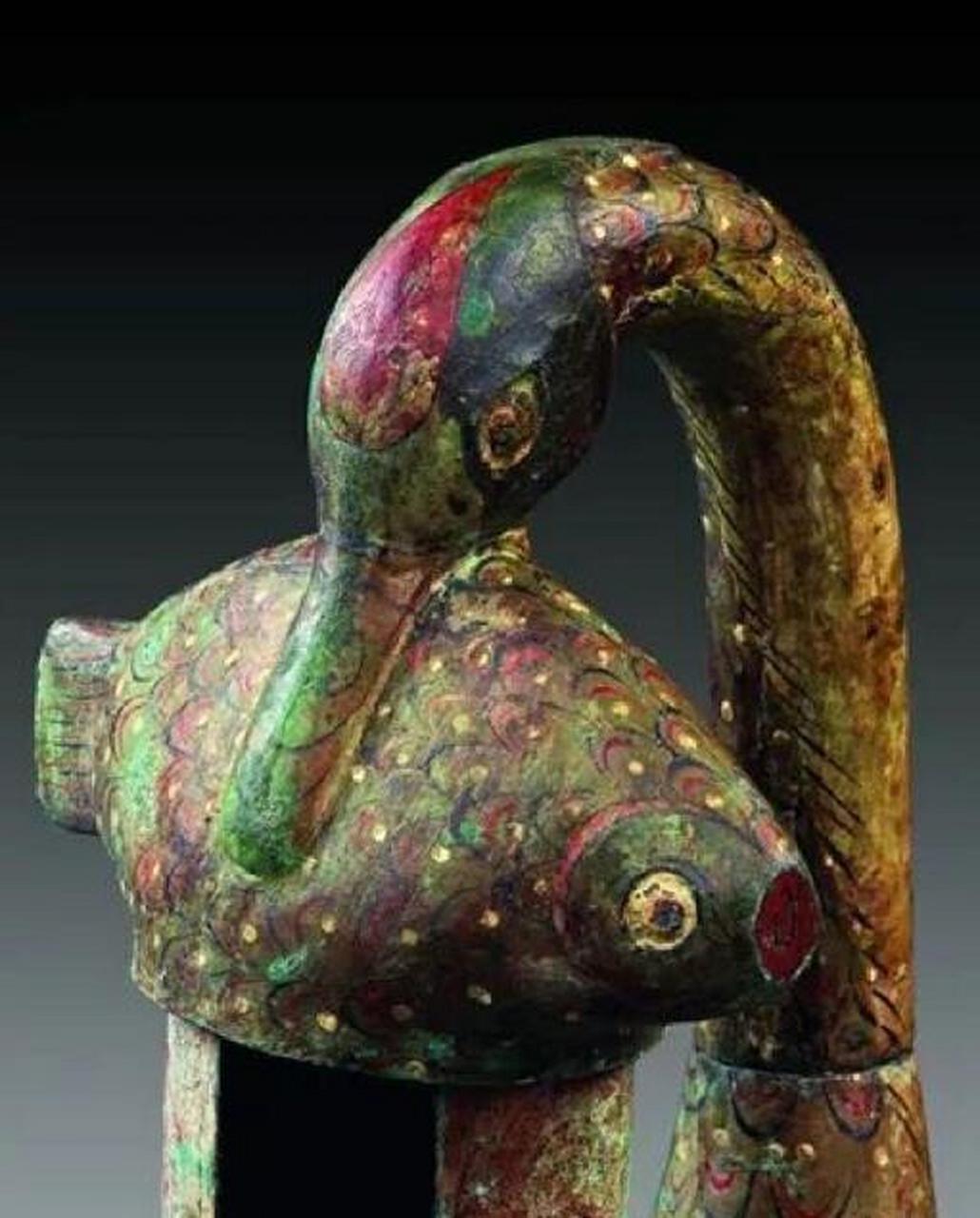 山西博物馆显眼包——彩绘雁鱼铜灯 这是一件西汉时期的文物,属于国家