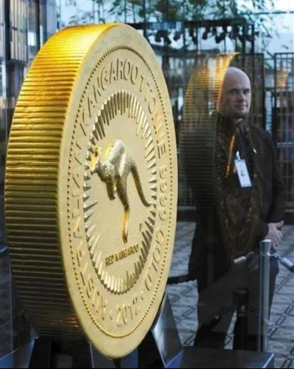 2011 年,澳大利亚铸造了世界上最大的硬币,由一吨纯金制成.