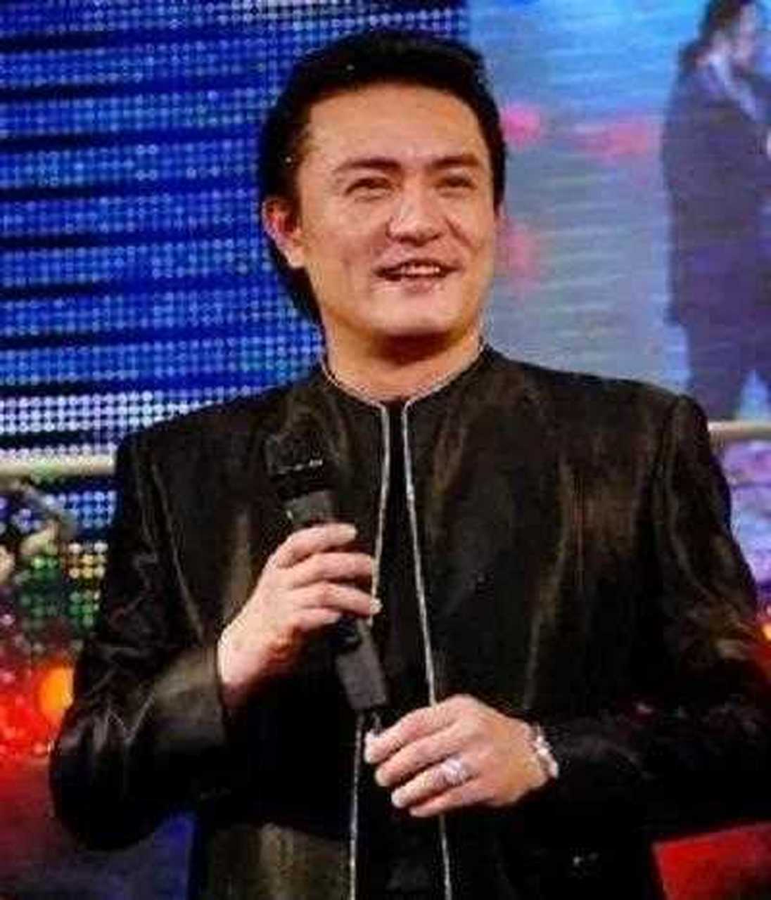 资深男星李罗和老婆熊家婕婚后生下一双子女,女儿李紫嫣如今已是18岁