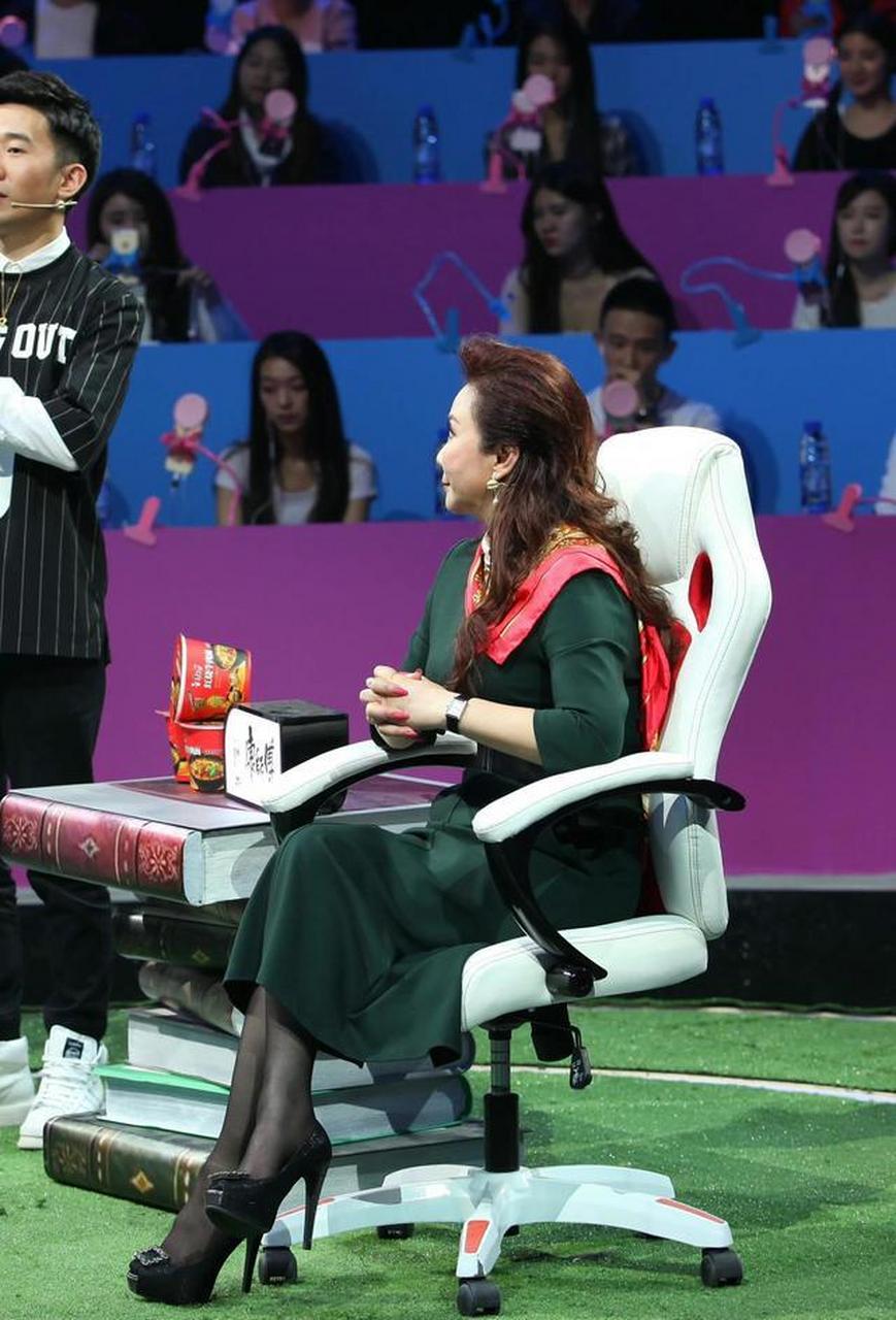 韵味十足的蔡明|美图壁纸写真